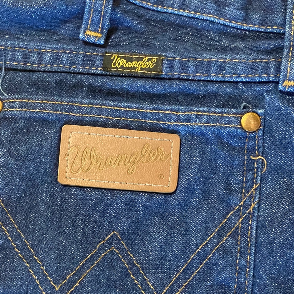 Wrangler Men's Classic 13MWZ Jeans. Size 36x38 - Picture 2 of 3
